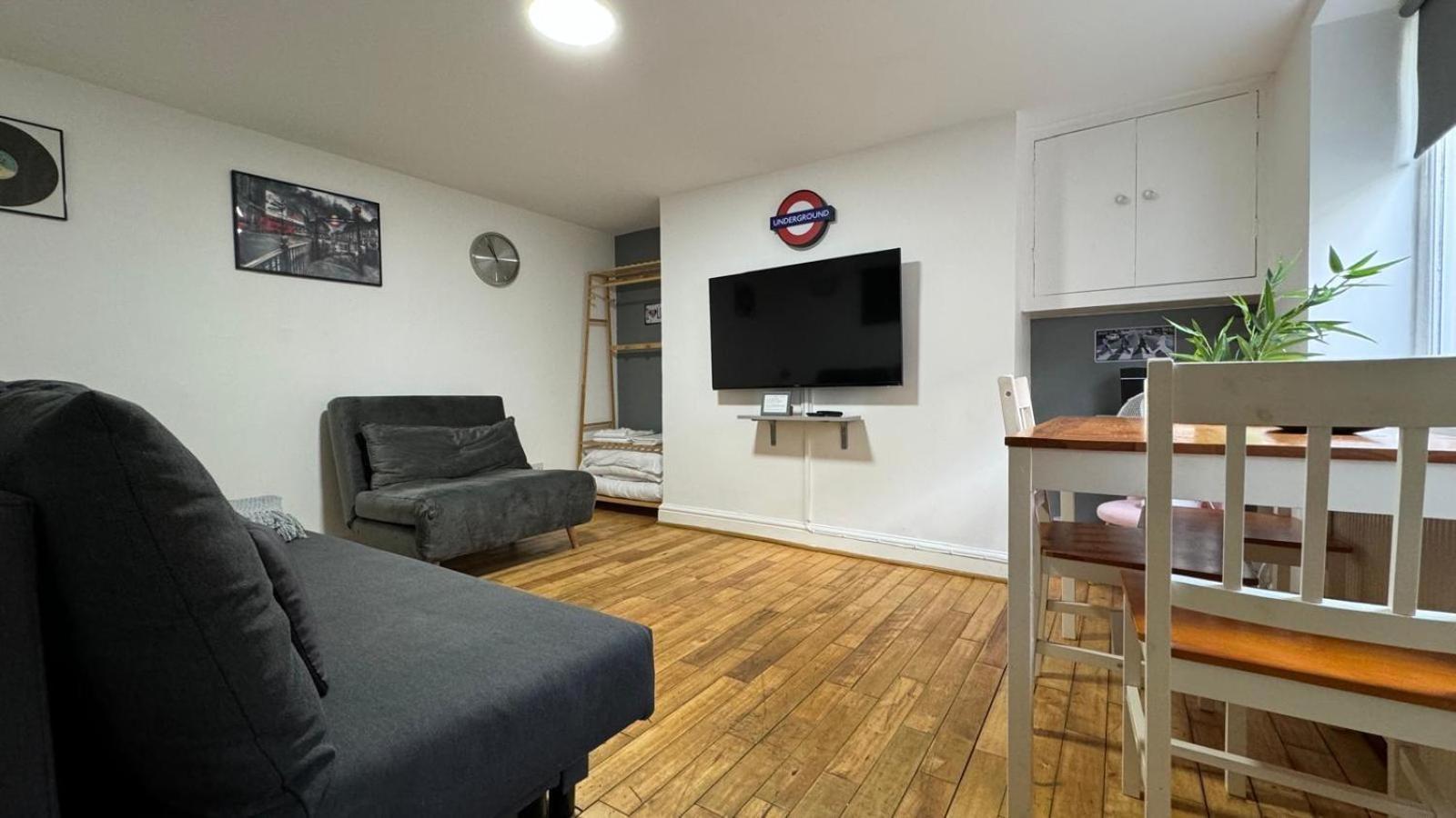 Appartamento Special Flat In Camden Town Londra Esterno foto