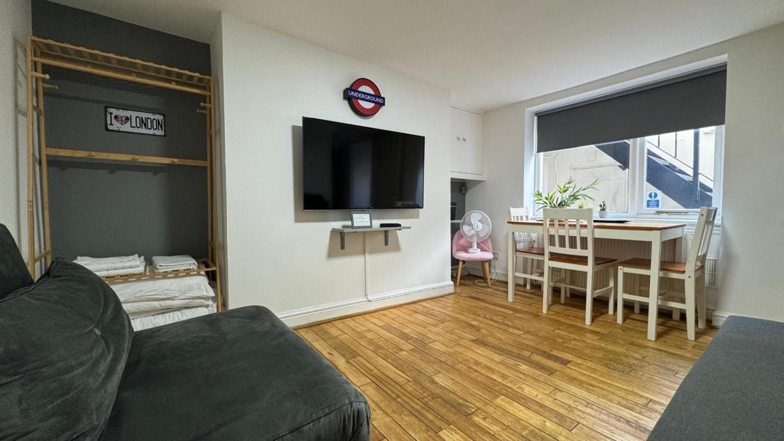 Appartamento Special Flat In Camden Town Londra Esterno foto